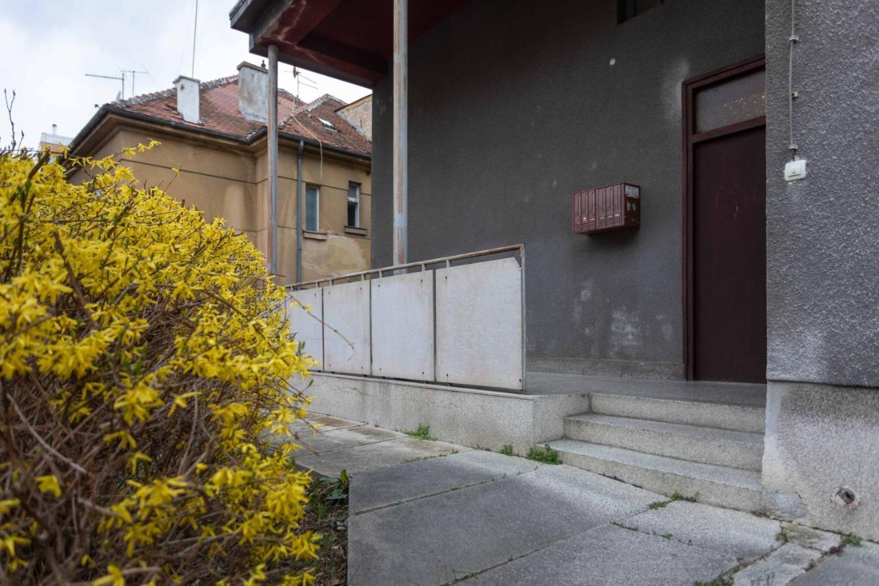 Apartamento Modern Studio Near British Square Zagreb Exterior foto